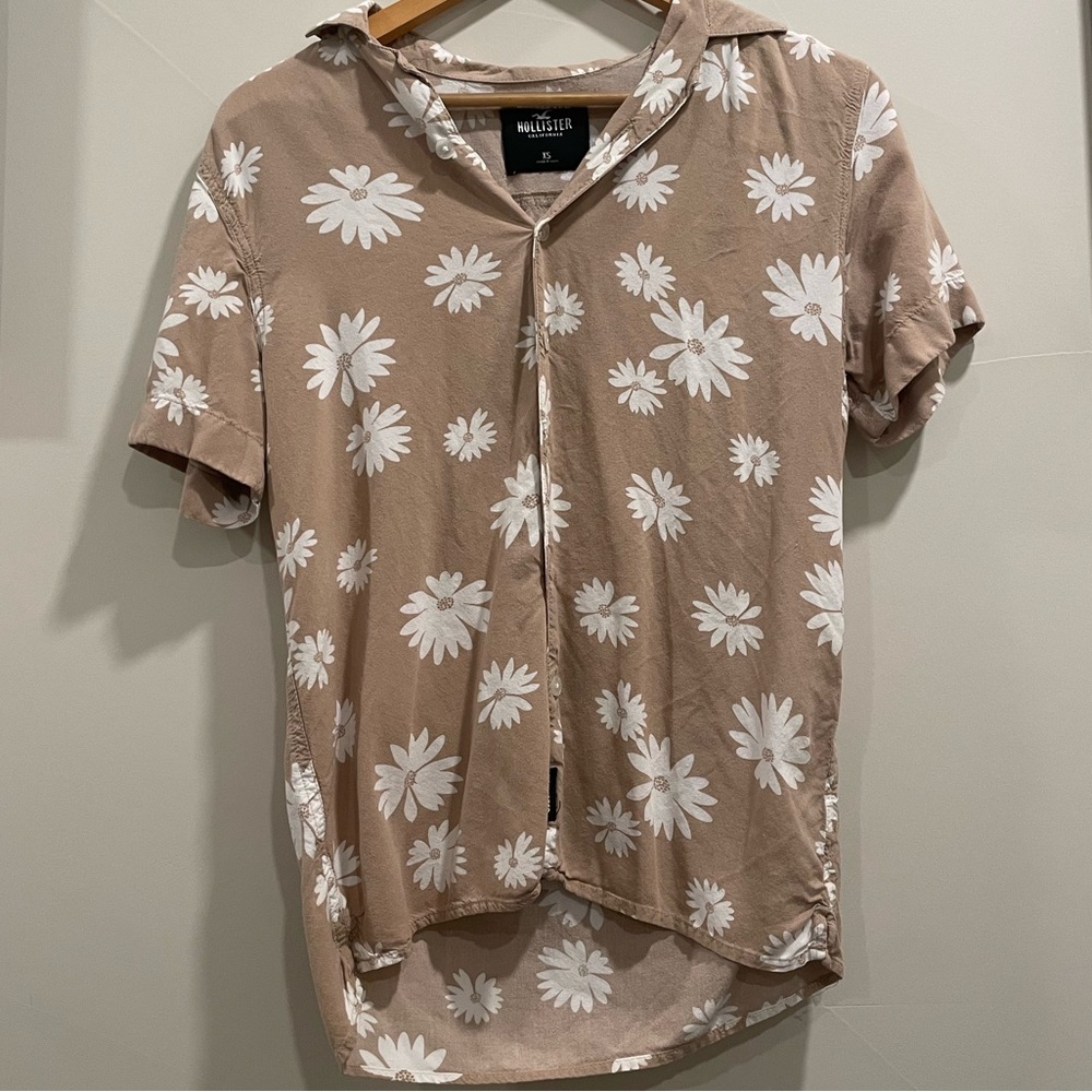 Hollister Men’s Floral Button Up Shirt size XS Hawaiian